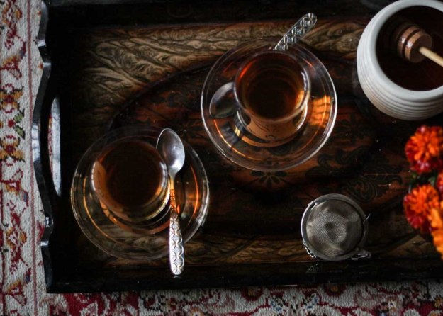 Iraqi dried lime tea with ginger